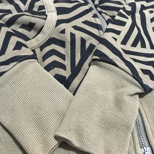 Lululemon sweater, barley worn and in great shape. Practically brand new